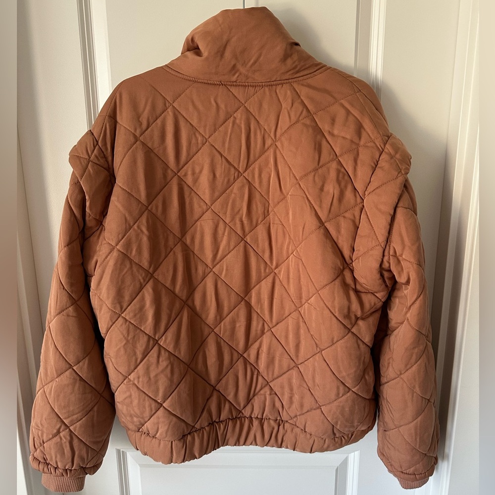 Cozy Blank NYC Women's Quilted Puffer Jacket - M. - Picture 8 of 11
